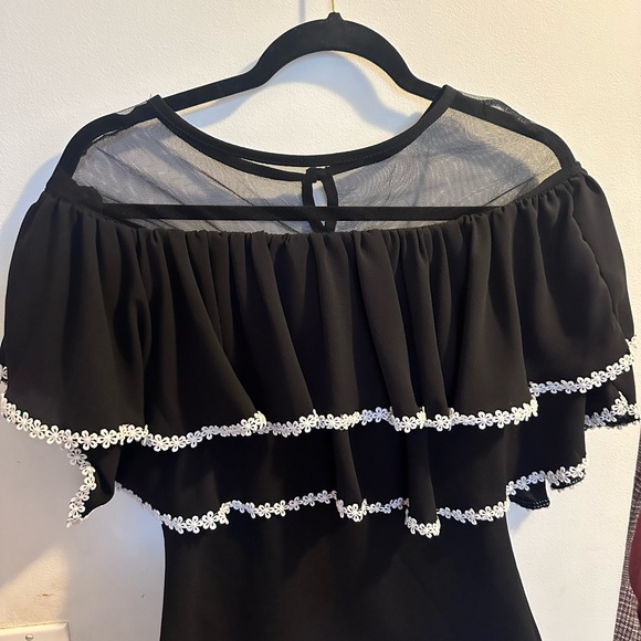 Black top - Picture 2 of 4